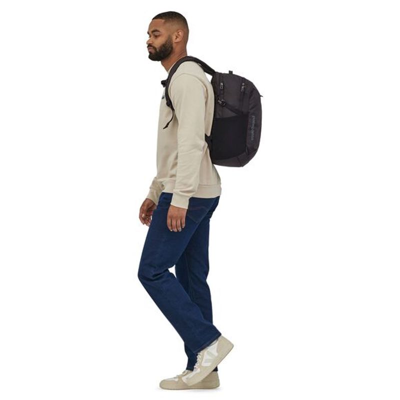 Mochila-Unisex--Refugio-Day-Pack-26L-Negra-Patagonia